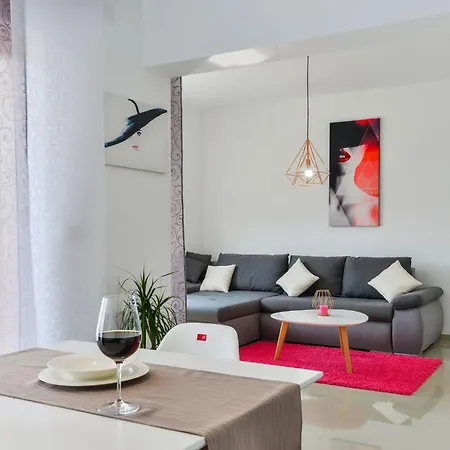 Olujic 2 By Interhome Vir