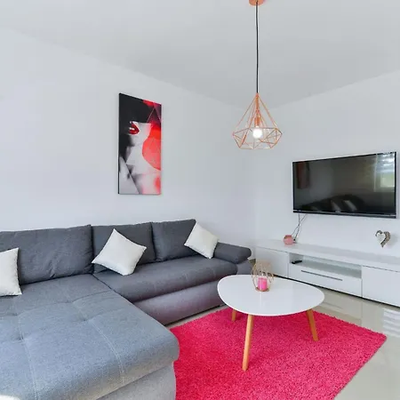 Olujic 2 By Interhome Vir