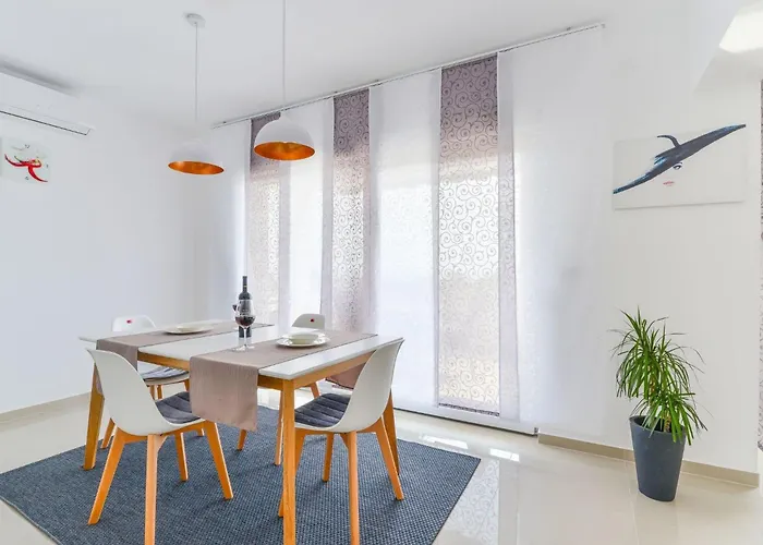 Olujic 2 By Interhome Vir