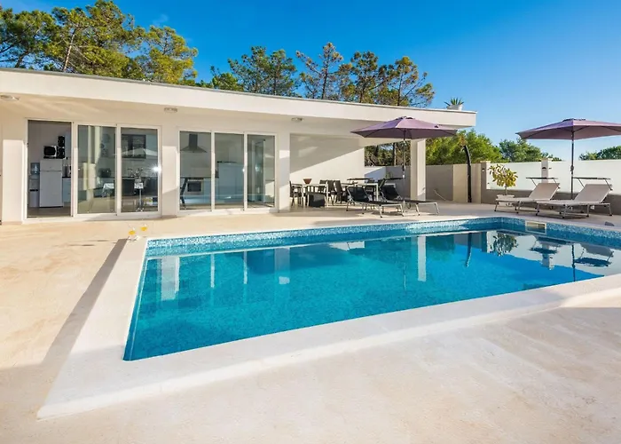 Apartman Olujic 2 By Interhome Vir